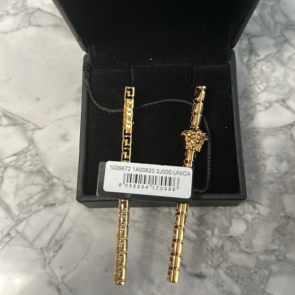 New in Box Versace Gold
Greca Asymmetric
Earrings - Picture 10 of 10